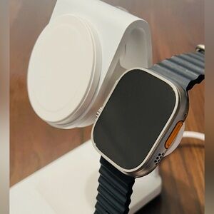 Apple Watch Ultra 3 (GPS+Cellular) 49mm Titanium Case with Black Ocean Band